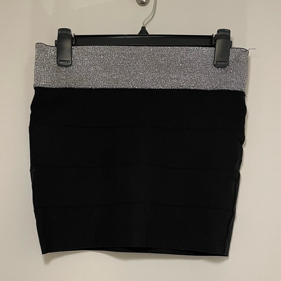 Black skirt with sparkly silver top. This is a size medium. - Picture 2 of 4